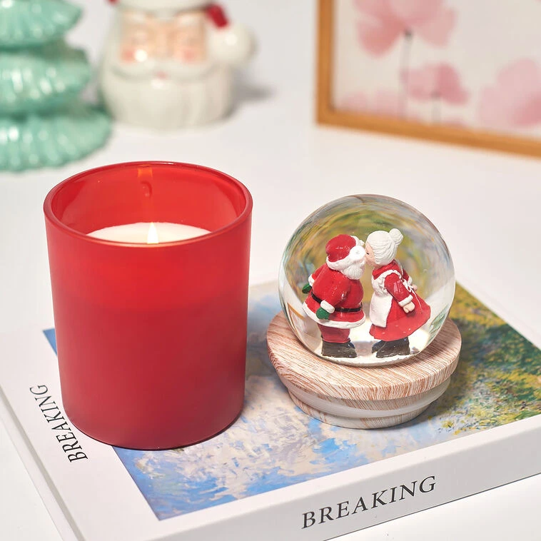Red Peppermint Scented Santa And Mrs. Claus Snow Globe Candle 6 Red Peppermint Scented Santa And Mrs. Claus Snow Globe Candle - Image 4