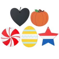 Hallmark Welcome To Our Home Hanging Sign With Seasonal Decorations, 18x18 8 Hallmark Welcome To Our Home Hanging Sign With Seasonal Decorations, 18x18 -Hallmark Shop Welcome Home Seasonal Hanging Sign 1SNN1128 03